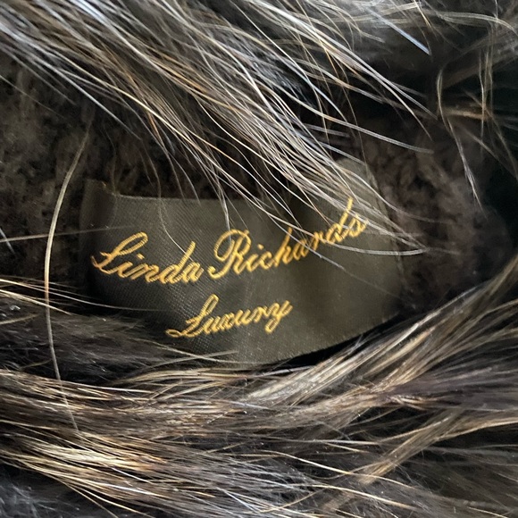 LINDA RICHARDS LUXURY SWEATER WITH RACCOON COLLAR - Picture 4 of 6